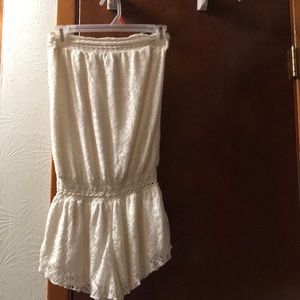 •Off white romper•